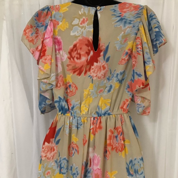 Adorable Floral Dress - Picture 4 of 8